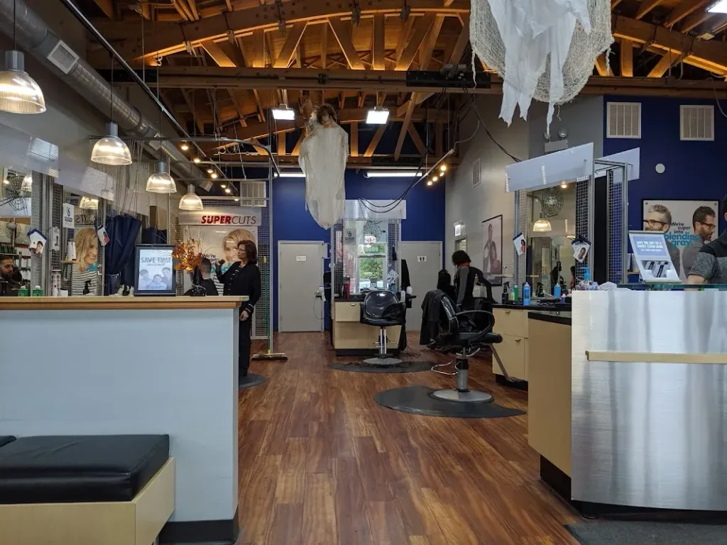 SUPERCUTS — Hair salon in Chicago